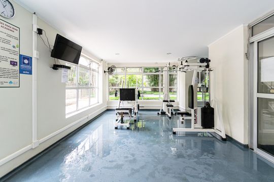Compra apartamento com varanda, garden, piscina e academia no condomínio. Total de 4 quartos. — Academia