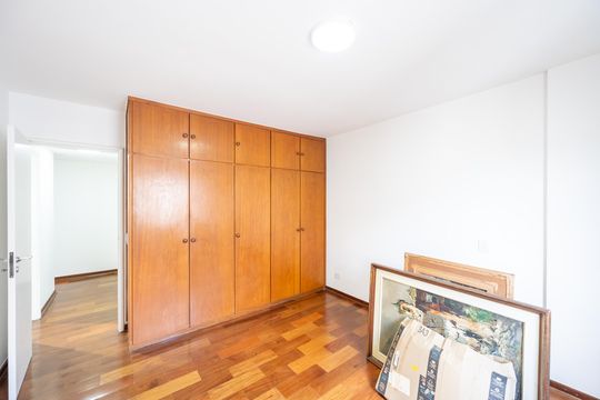 Compra apartamento com varanda, garden, piscina e academia no condomínio. Total de 4 quartos. — Suíte 1