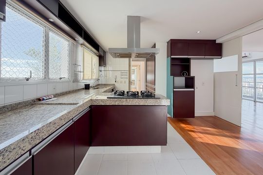 Compra de apartamento com 4 quartos e academia no condomínio. — Cozinha