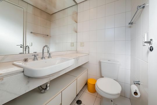 Compra de apartamento com 4 quartos e academia no condomínio. — Banheiro da Suíte 2