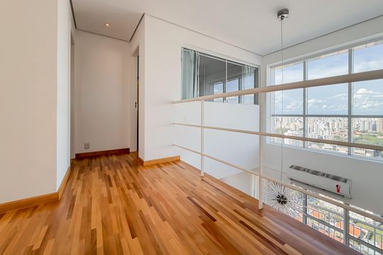 Compra de apartamento com 4 quartos e academia no condomínio. — Piso Superior - Corredor