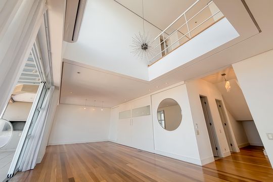 Compra de apartamento com 4 quartos e academia no condomínio. — Sala