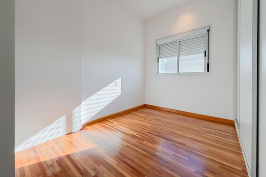 Compra de apartamento com 4 quartos e academia no condomínio. — Suíte Master - Closet 2