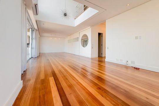 Compra de apartamento com 4 quartos e academia no condomínio. — Sala
