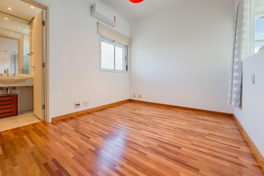 Compra de apartamento com 4 quartos e academia no condomínio. — Suíte 1