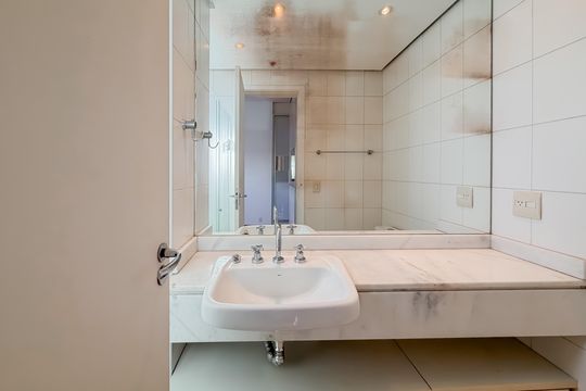 Compra de apartamento com 4 quartos e academia no condomínio. — Banheiro da Suíte 2