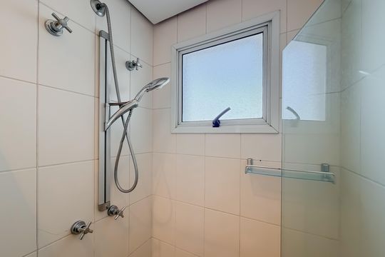 Compra de apartamento com 4 quartos e academia no condomínio. — Banheiro da Suíte 1