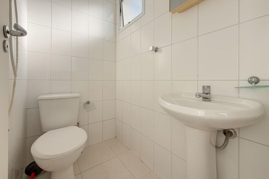 Compra de apartamento com 4 quartos e academia no condomínio. — Banheiro de serviço