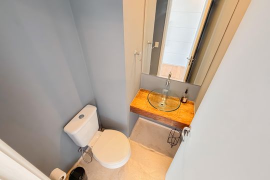 Compra de apartamento com 4 quartos e academia no condomínio. — Lavabo