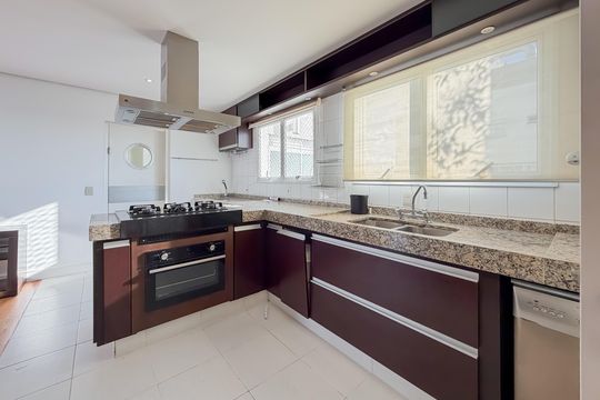 Compra de apartamento com 4 quartos e academia no condomínio. — Cozinha