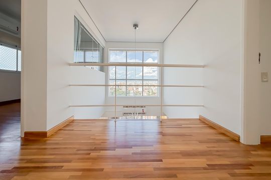 Compra de apartamento com 4 quartos e academia no condomínio. — Piso Superior - Corredor