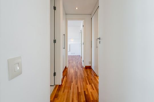 Compra de apartamento com 4 quartos e academia no condomínio. — Suíte Master