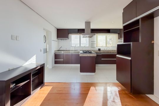 Compra de apartamento com 4 quartos e academia no condomínio. — Cozinha