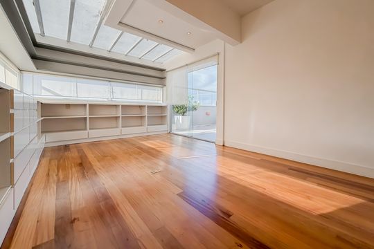 Compra de apartamento com 4 quartos e academia no condomínio. — Escritório