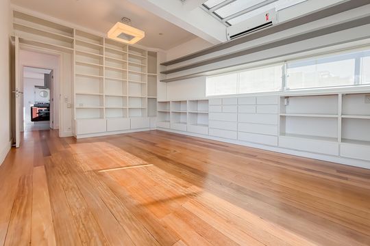 Compra de apartamento com 4 quartos e academia no condomínio. — Escritório