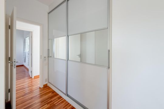 Compra de apartamento com 4 quartos e academia no condomínio. — Suíte 2 - Armários