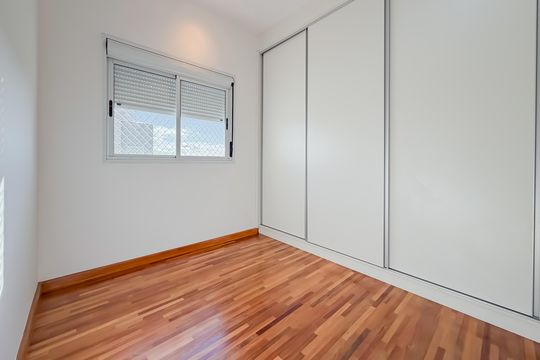 Compra de apartamento com 4 quartos e academia no condomínio. — Suíte Master - Closet 2