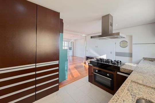 Compra de apartamento com 4 quartos e academia no condomínio. — Cozinha