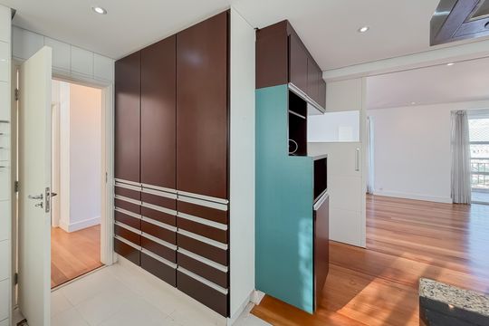 Compra de apartamento com 4 quartos e academia no condomínio. — Cozinha