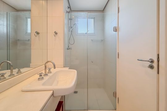 Compra de apartamento com 4 quartos e academia no condomínio. — Banheiro da Suíte 1