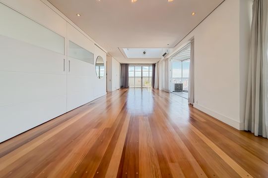 Compra de apartamento com 4 quartos e academia no condomínio. — Sala
