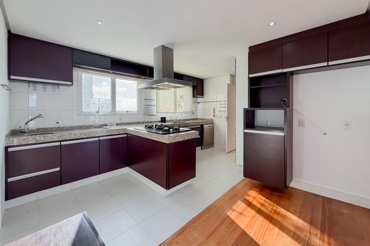 Compra de apartamento com 4 quartos e academia no condomínio. — Cozinha