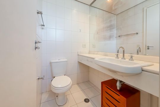 Compra de apartamento com 4 quartos e academia no condomínio. — Banheiro da Suíte 1
