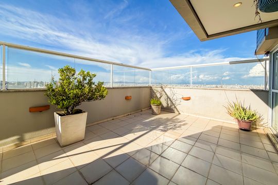 Compra de apartamento com 4 quartos e academia no condomínio. — Sala - Área Externa