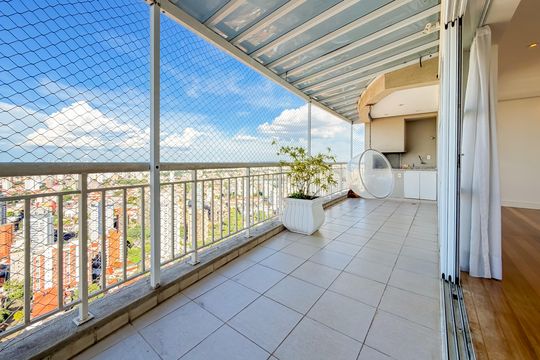 Compra de apartamento com 4 quartos e academia no condomínio. — Varanda Gourmet