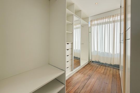 Compra de apartamento com 4 quartos e academia no condomínio. — Suíte Master - Closet 1