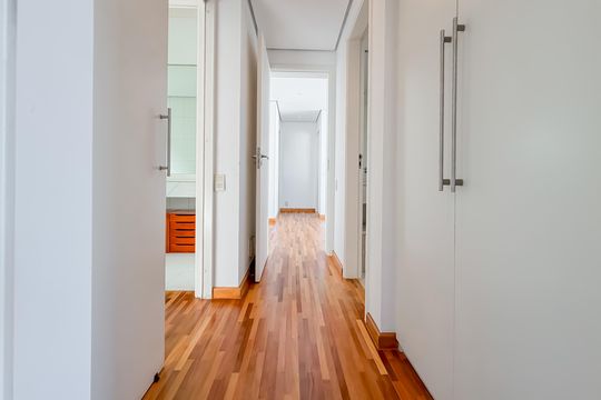 Compra de apartamento com 4 quartos e academia no condomínio. — Suíte Master