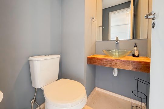 Compra de apartamento com 4 quartos e academia no condomínio. — Lavabo