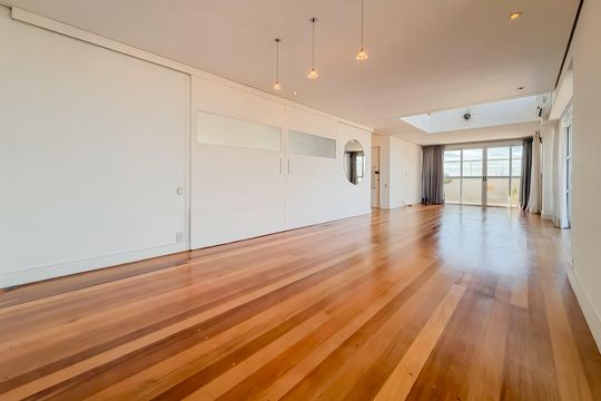 Compra de apartamento com 4 quartos e academia no condomínio. — Sala