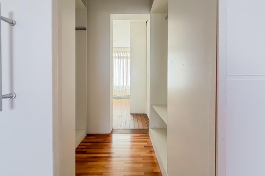 Compra de apartamento com 4 quartos e academia no condomínio. — Suíte Master - Closet 1