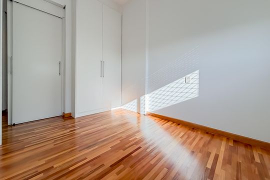 Compra de apartamento com 4 quartos e academia no condomínio. — Suíte Master - Closet 2