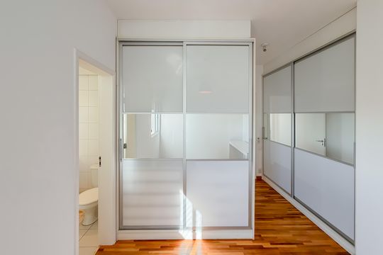 Compra de apartamento com 4 quartos e academia no condomínio. — Suíte 2 - Armários