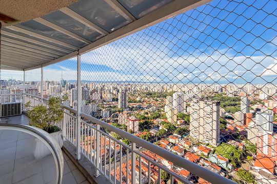Compra de apartamento com 4 quartos e academia no condomínio. — Varanda Gourmet - Vista
