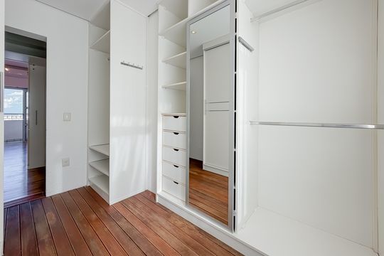 Compra de apartamento com 4 quartos e academia no condomínio. — Suíte Master - Closet 1
