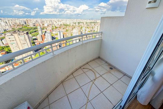 Compra de apartamento com 4 quartos e academia no condomínio. — Suíte Master - Varanda