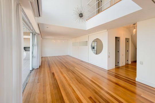 Compra de apartamento com 4 quartos e academia no condomínio. — Sala