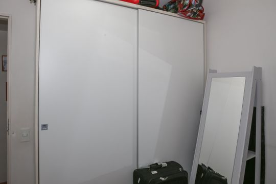 Apartamento mobiliado em Perdizes com 4 quartos, varanda e churrasqueira. Compra ideal para famílias. — Quarto 4