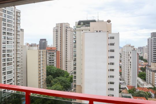 Apartamento mobiliado em Perdizes com 4 quartos, varanda e churrasqueira. Compra ideal para famílias. — Vista da Suíte 1