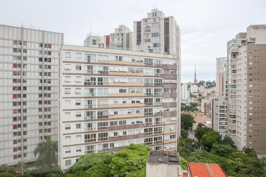 Apartamento mobiliado em Perdizes com 4 quartos, varanda e churrasqueira. Compra ideal para famílias. — Vista da Suíte 2