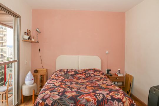 Apartamento mobiliado em Perdizes com 4 quartos, varanda e churrasqueira. Compra ideal para famílias. — Suíte 1