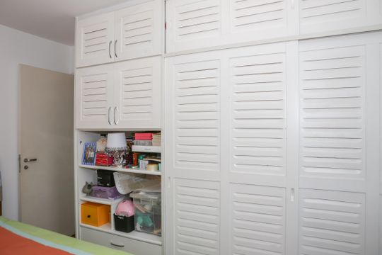 Apartamento mobiliado em Perdizes com 4 quartos, varanda e churrasqueira. Compra ideal para famílias. — Quarto 3