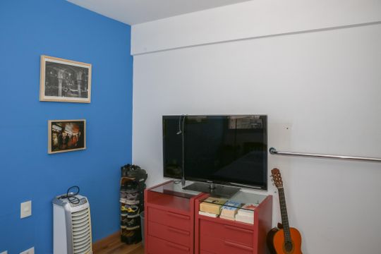 Apartamento mobiliado em Perdizes com 4 quartos, varanda e churrasqueira. Compra ideal para famílias. — Suíte 2