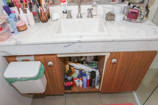 Apartamento mobiliado em Perdizes com 4 quartos, varanda e churrasqueira. Compra ideal para famílias. — Banheiro da Suíte 1