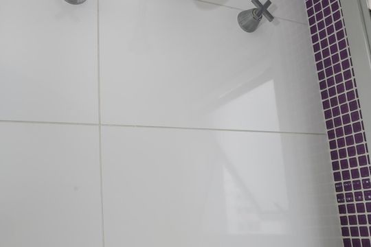 Apartamento mobiliado em Perdizes com 4 quartos, varanda e churrasqueira. Compra ideal para famílias. — Banheiro Social