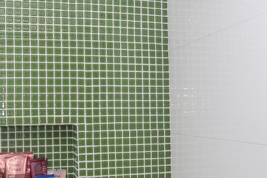 Apartamento mobiliado em Perdizes com 4 quartos, varanda e churrasqueira. Compra ideal para famílias. — Banheiro da Suíte 1