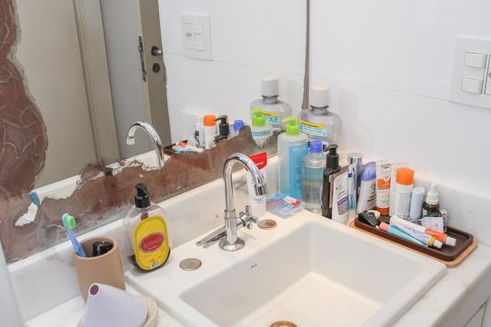 Apartamento mobiliado em Perdizes com 4 quartos, varanda e churrasqueira. Compra ideal para famílias. — Banheiro da Suíte 2